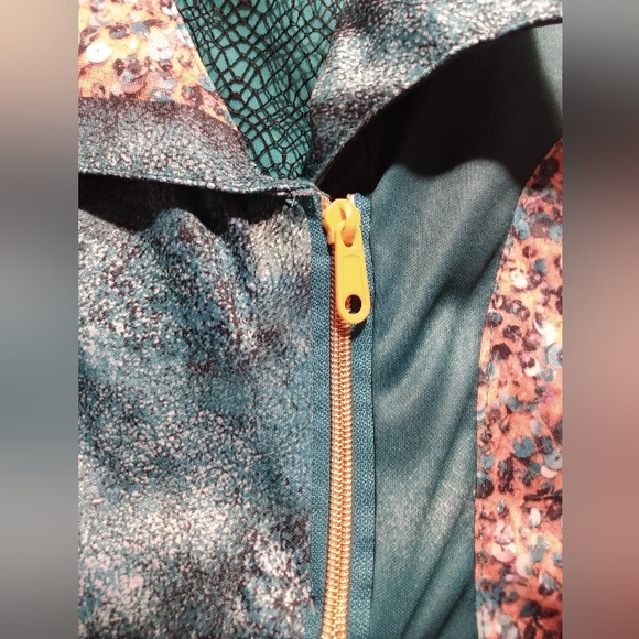 GUC Disney Descendants(?) Costume 4-6x kids - Picture 6 of 12